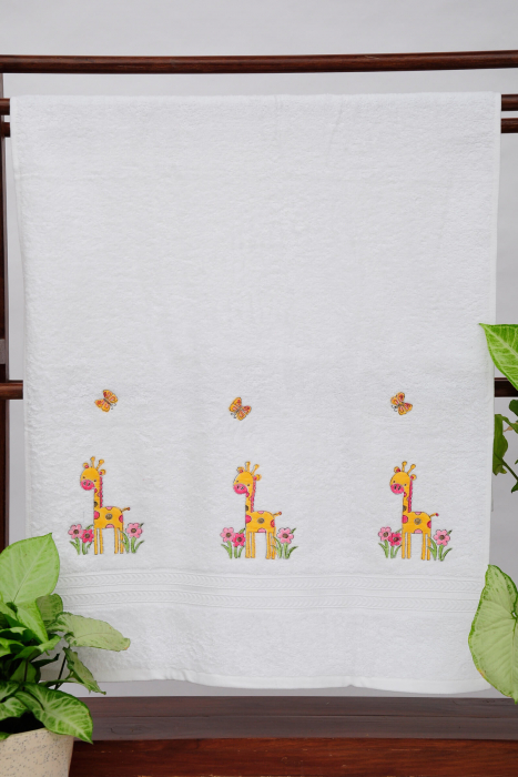 Giraffe With Flowers Towel