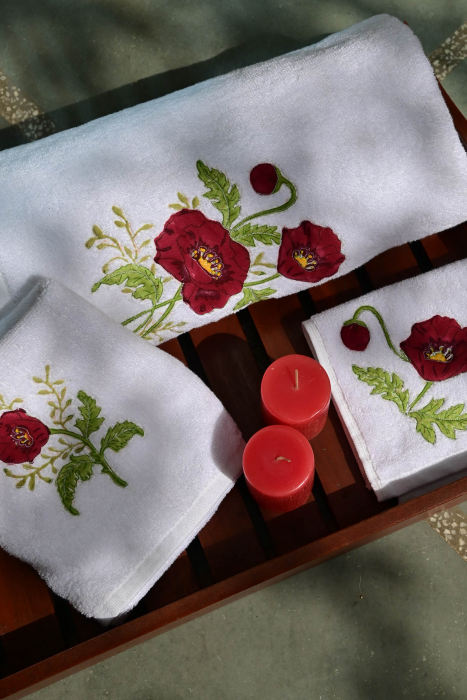 Red Poppies Bath Towel 